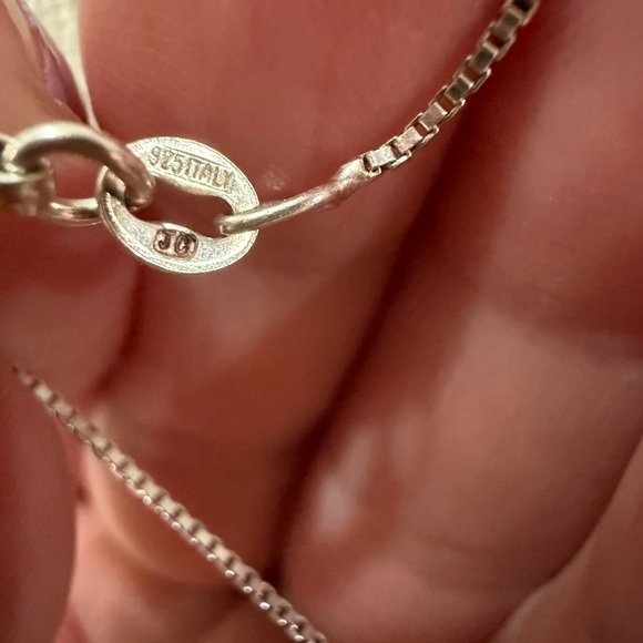 Elegant Silver Pendant Necklace - Picture 3 of 4